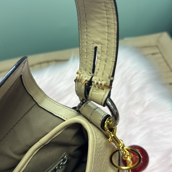 Elegant Cream Leather Coach vintage Soho Shoulder Bag - Picture 6 of 9